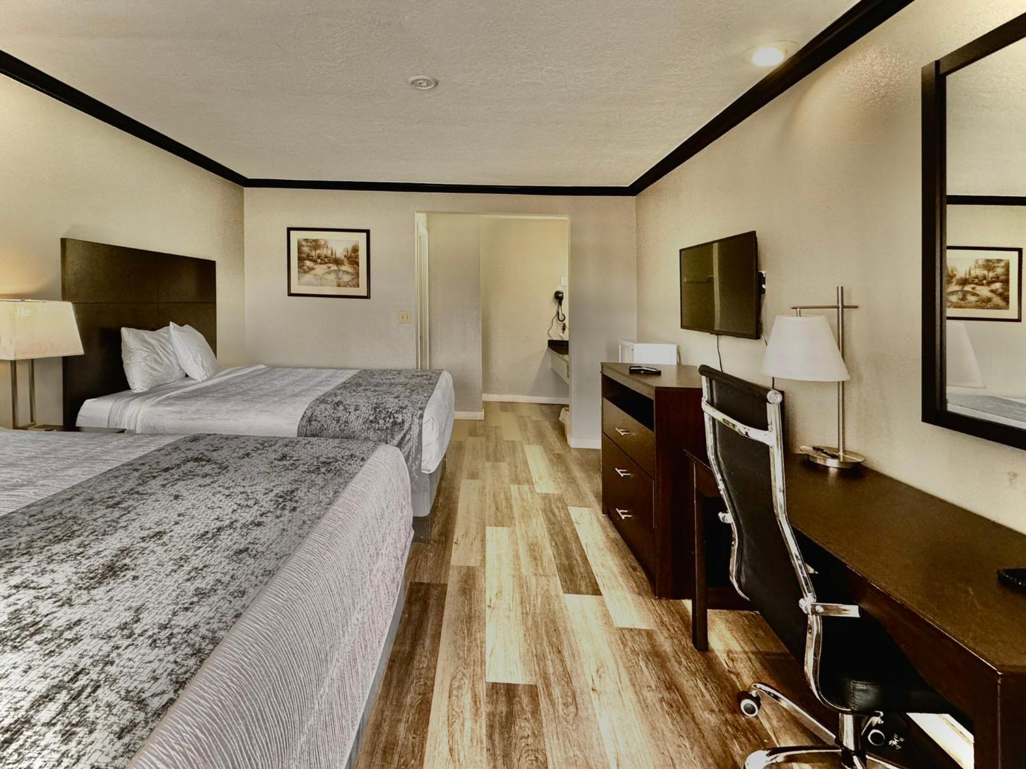 Discovery Inn Мідвейл Екстер'єр фото